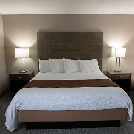 Lomira Inn And Suites Экстерьер фото