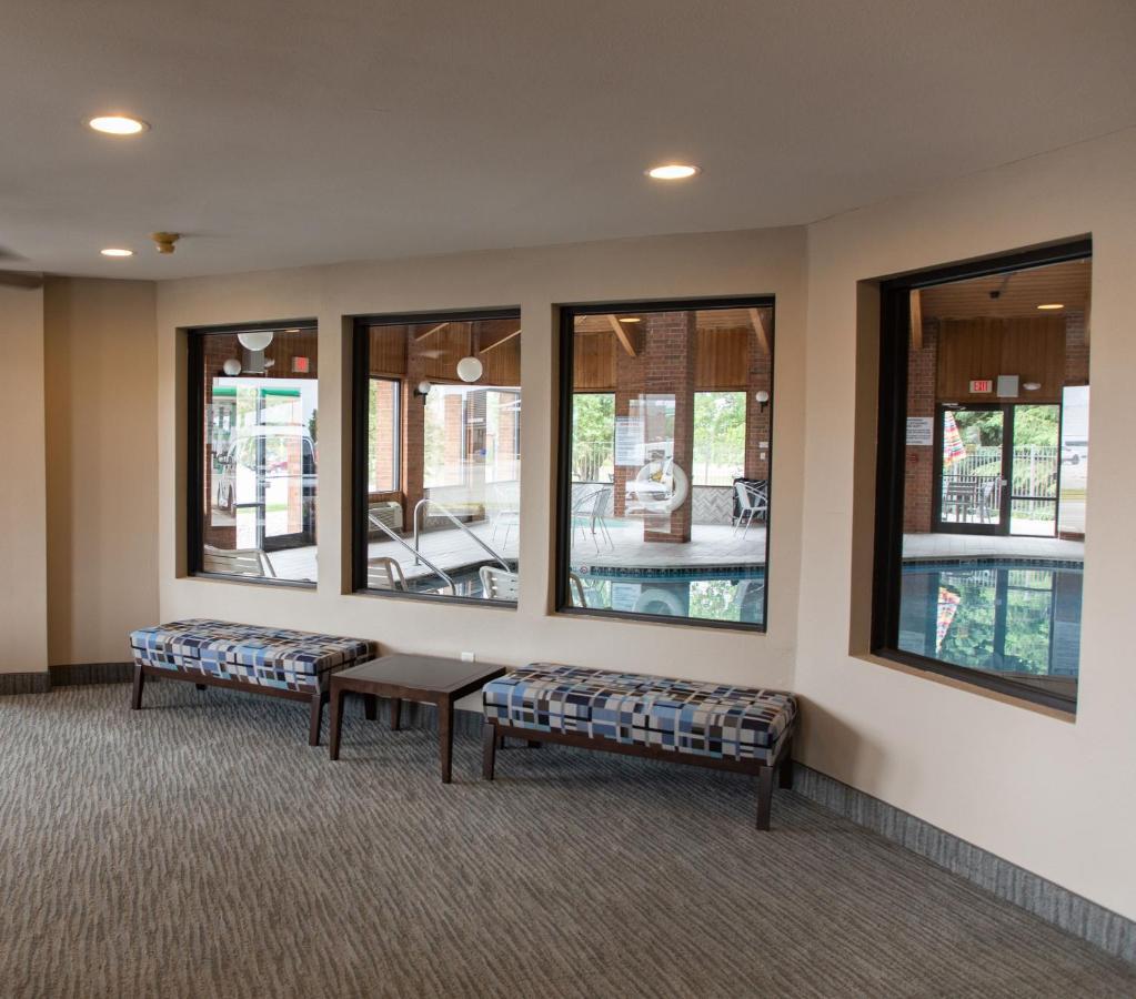 Lomira Inn And Suites Экстерьер фото