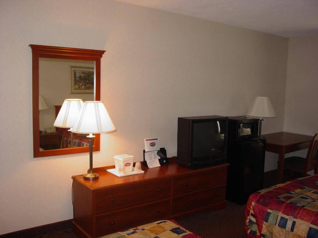 Lomira Inn And Suites Экстерьер фото